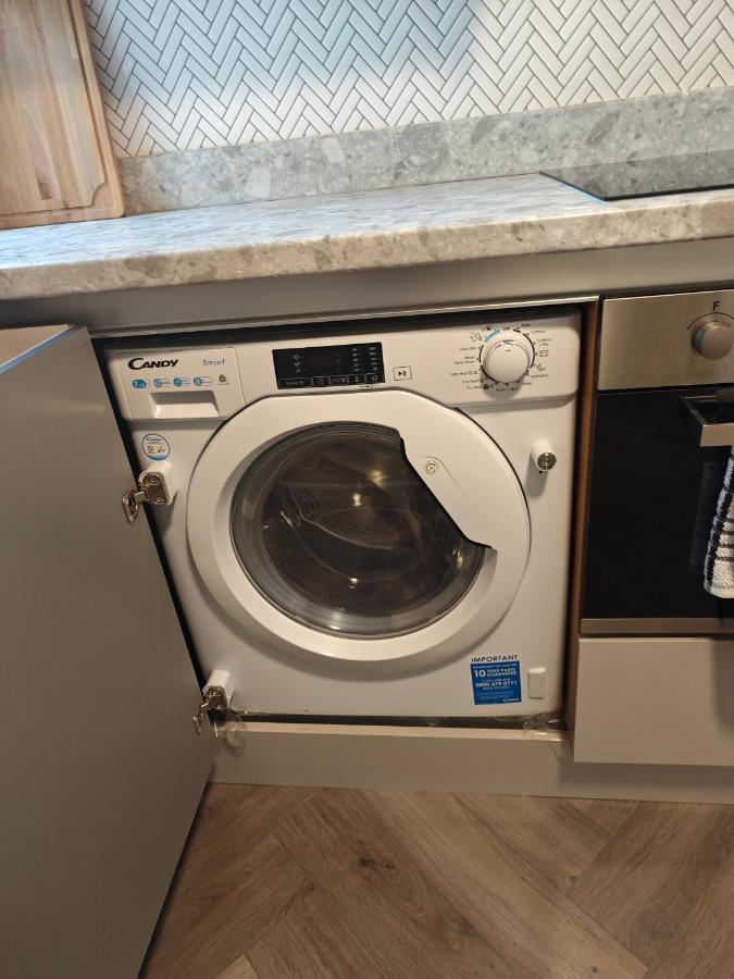 Apartment 1 Bedroom Flat In Wood Piccadilly Line *