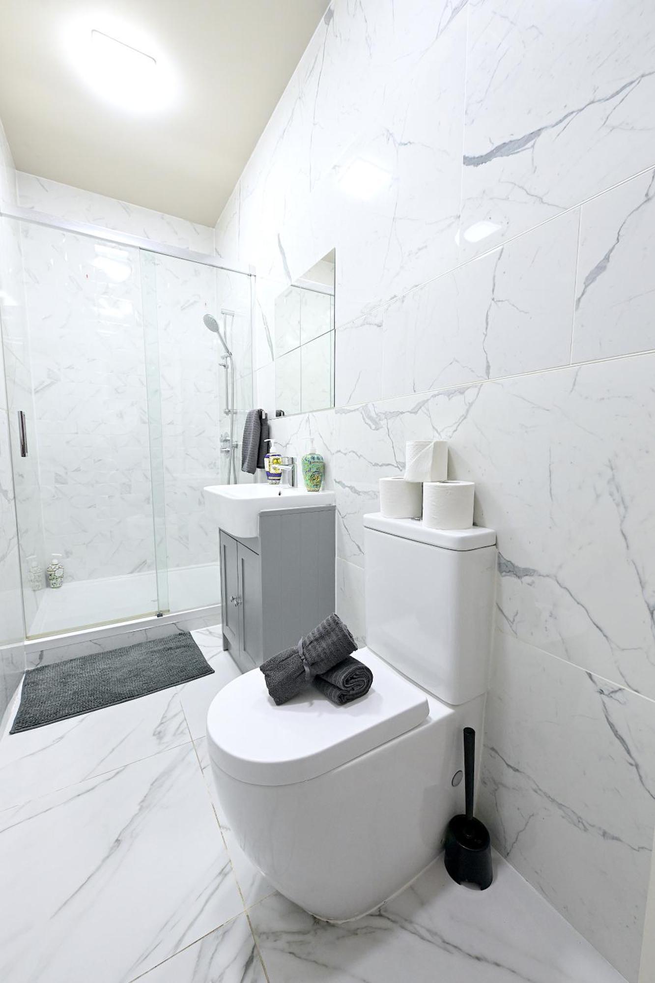 1 Bedroom Flat In Wood Piccadilly Line Apartment