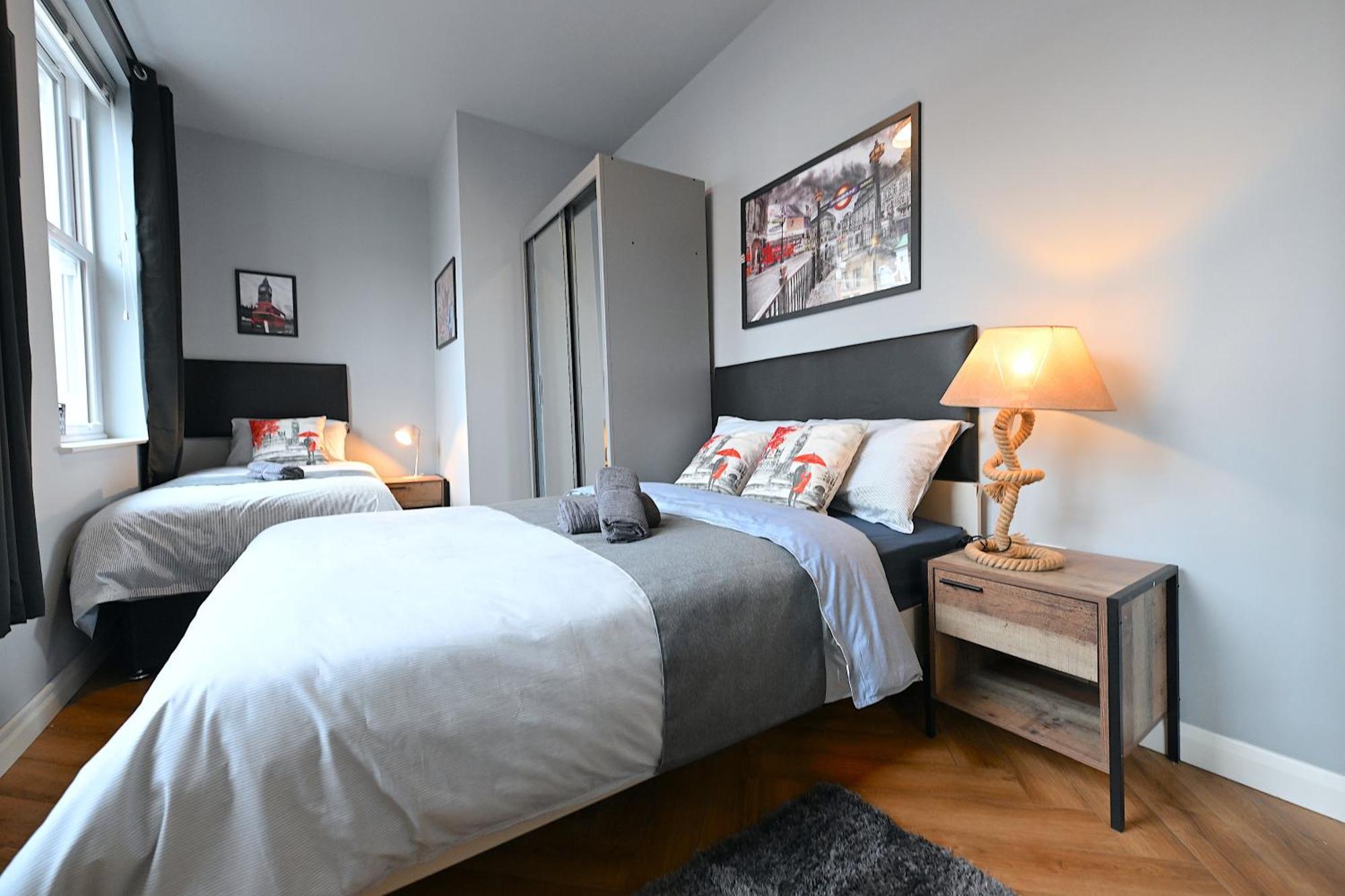 Apartment 1 Bedroom Flat In Wood Piccadilly Line *