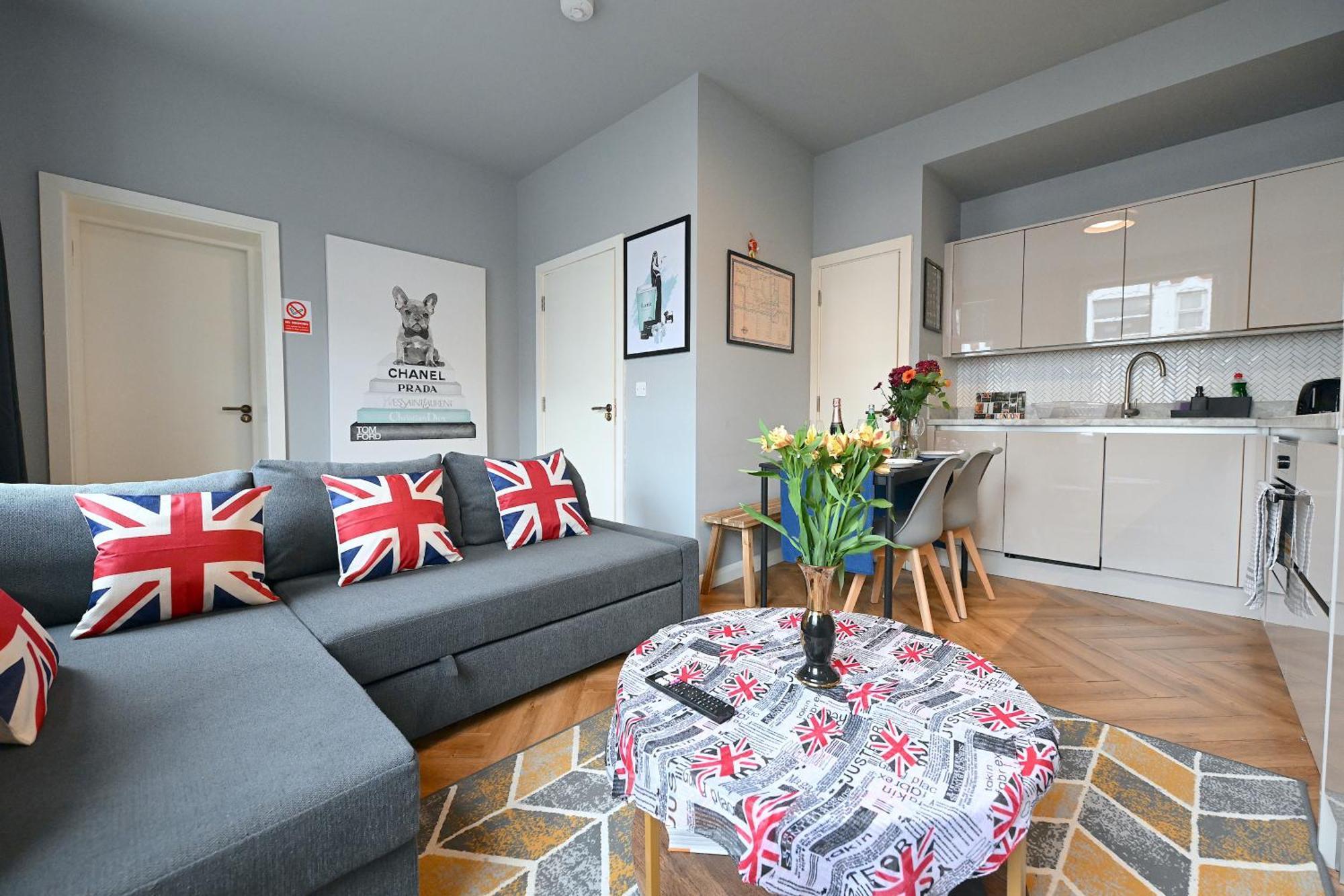 1 Bedroom Flat In Wood Piccadilly Line London